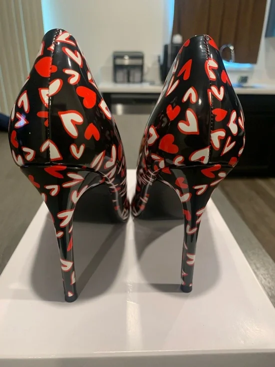 Nine West Black Pumps with Red & White Heart Print - Picture 7 of 13